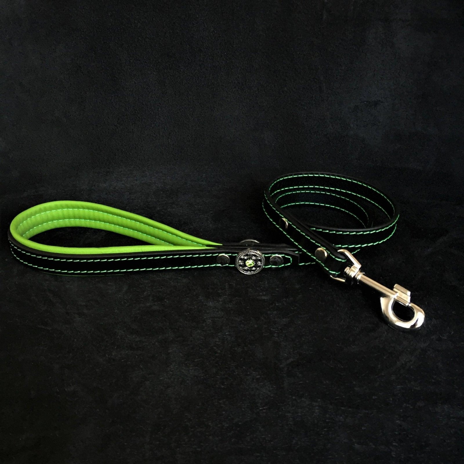 bijou-leather-lead-green-342420.jpg ''Bijou'' leather lead green - Image 1