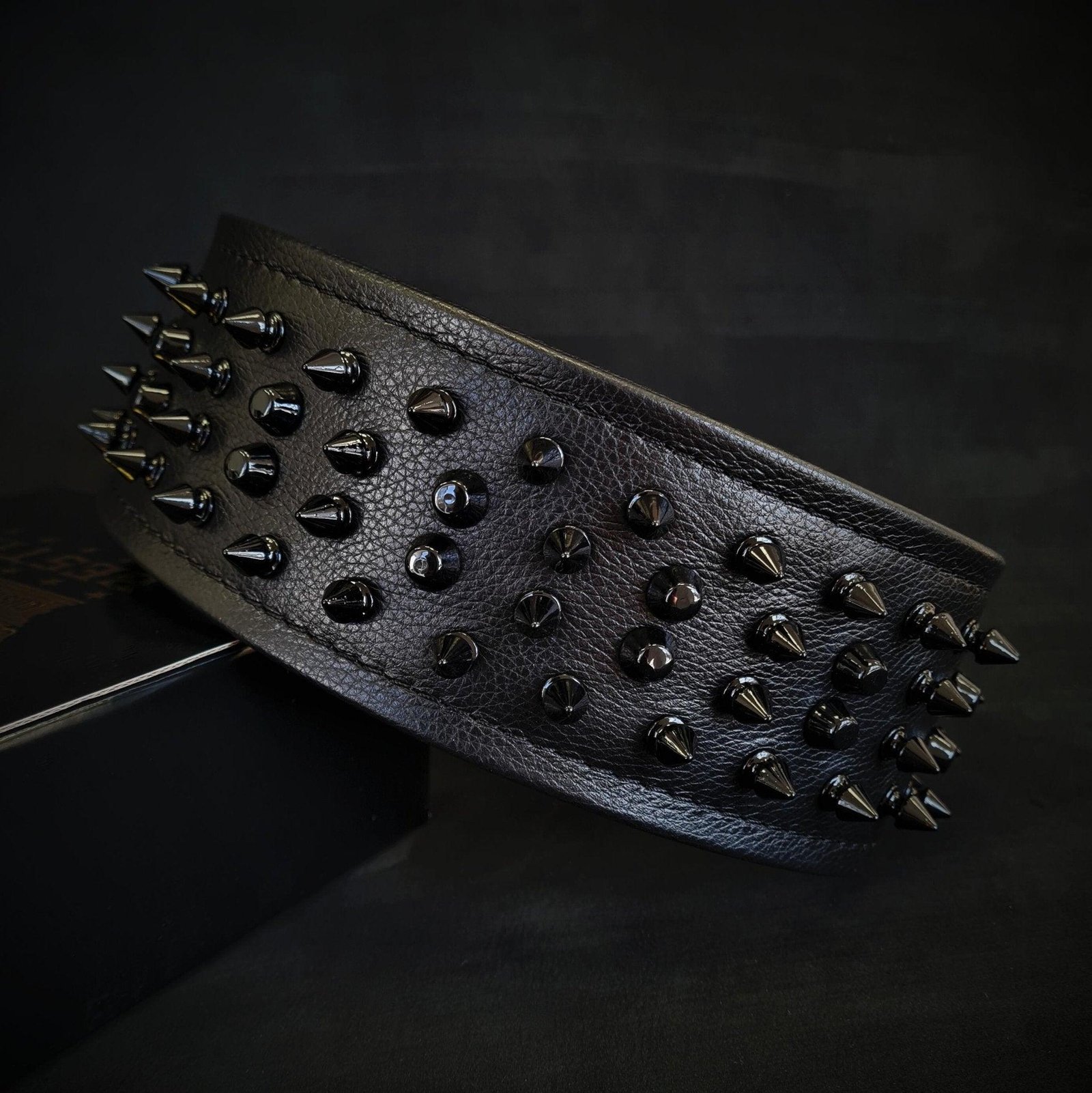 black-crown-soft-leather-dog-collar-688565.jpg Black ''Crown'' soft leather dog collar - Image 1