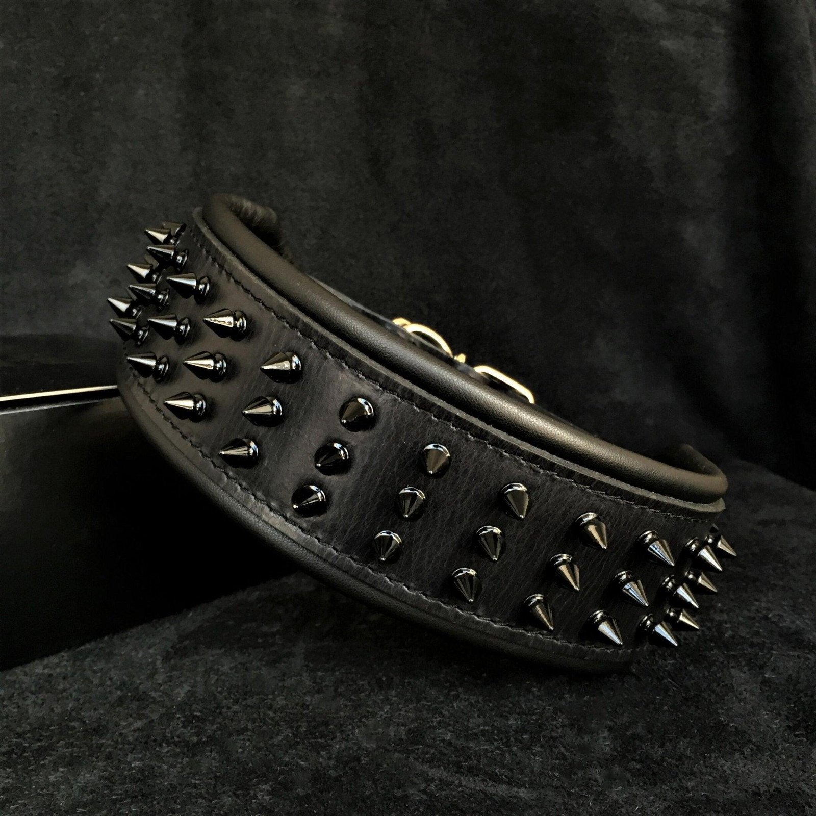 black-giant-collar-470864.jpg ''Black Giant'' collar - Image 1