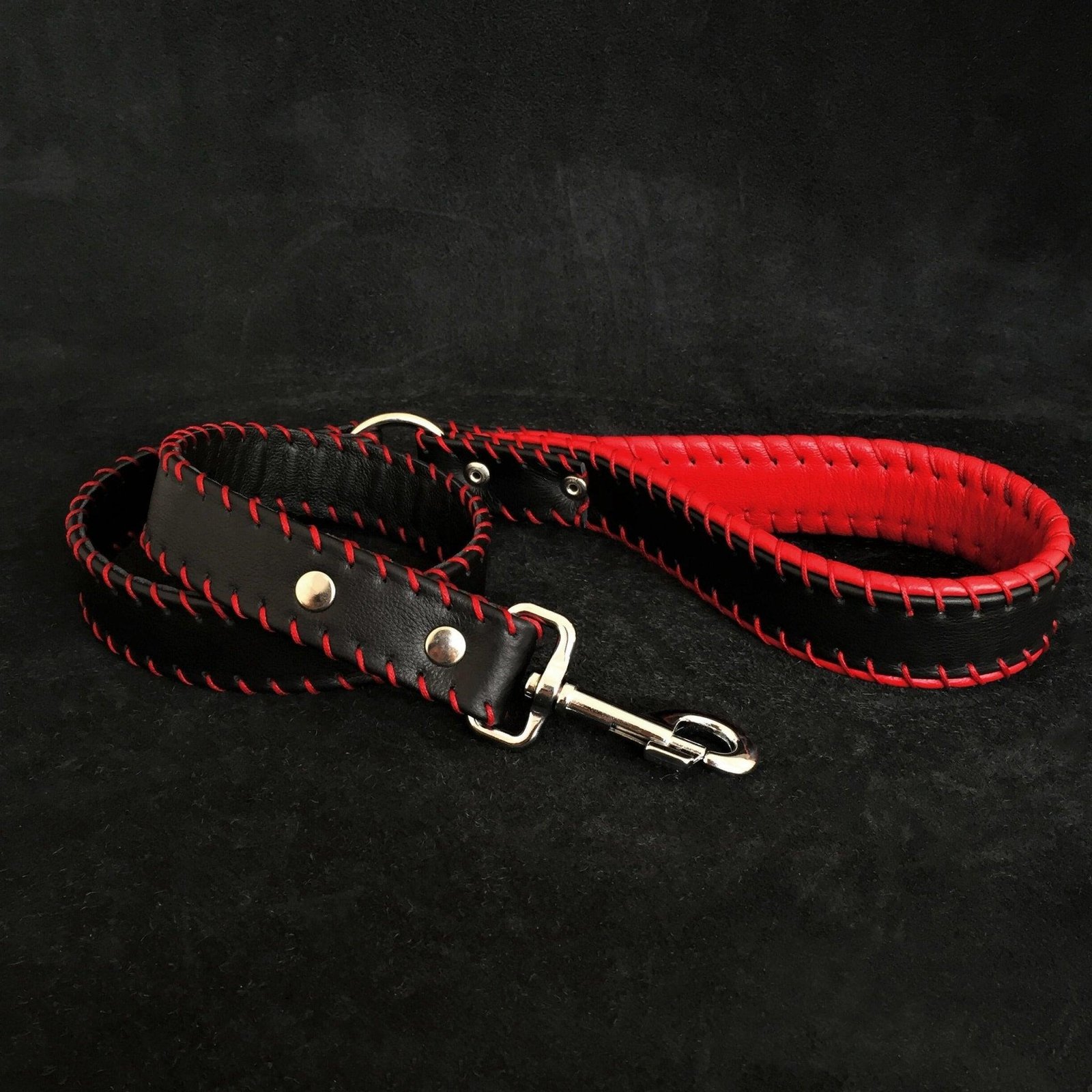 handstitched-soft-leather-leash-469560.jpg Handstitched soft leather leash - Image 1