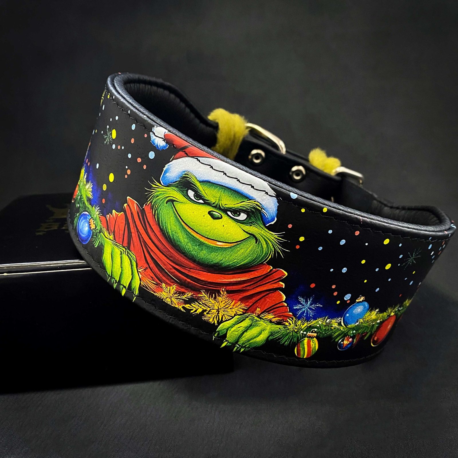 image00015_42c024c4-c5f2-4fc8-9409-f6b9e1cf4b1d.jpg The Grinchmas Limited Collar - Image 1