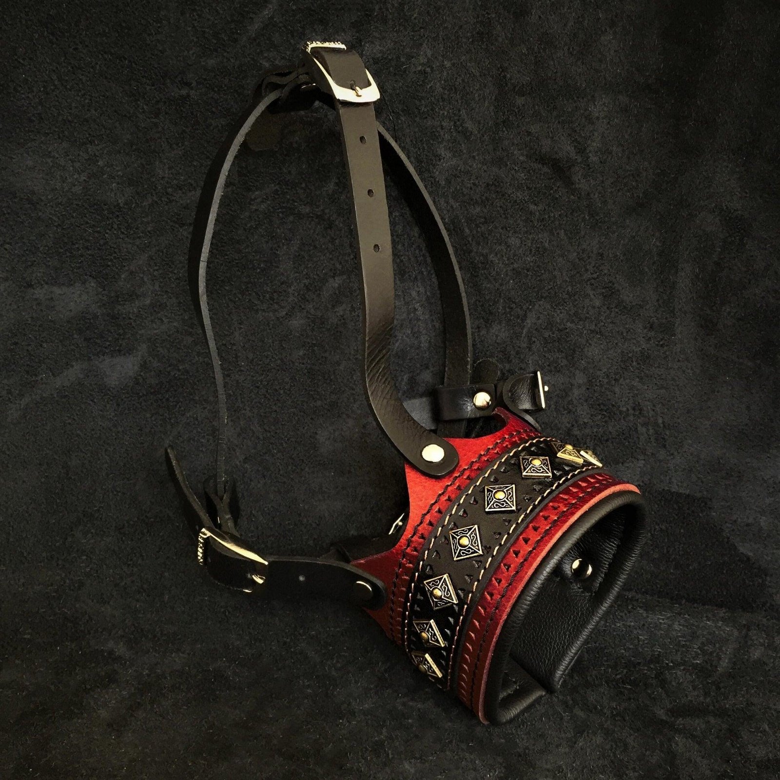 the-balteus-leather-muzzle-red-832079.jpg The "Balteus" leather muzzle RED - Image 1
