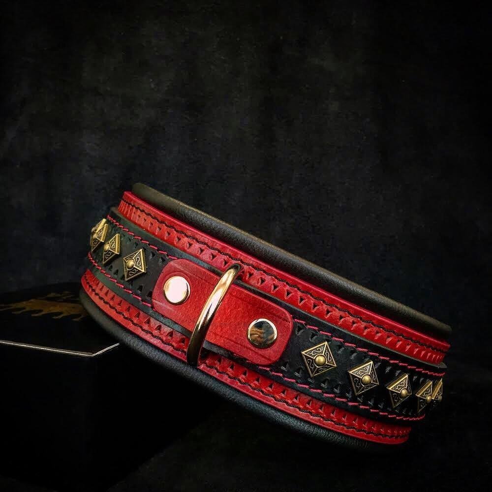 the-balteus-red-collar-717748.jpg The "Balteus" red collar - Image 1