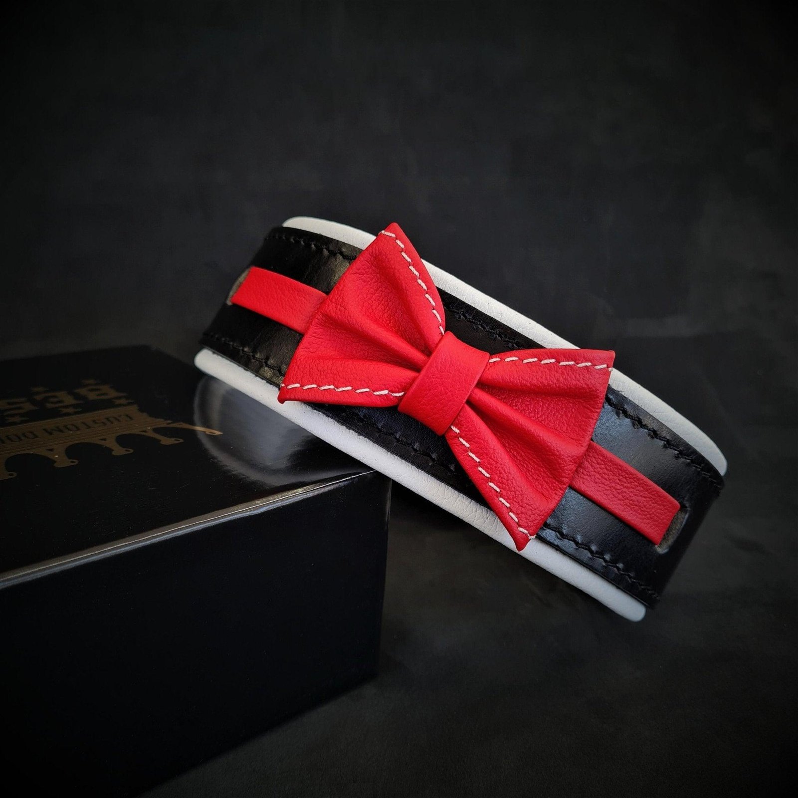 the-bowtie-collar-black-182897.jpg The "Bowtie" collar black - Image 1