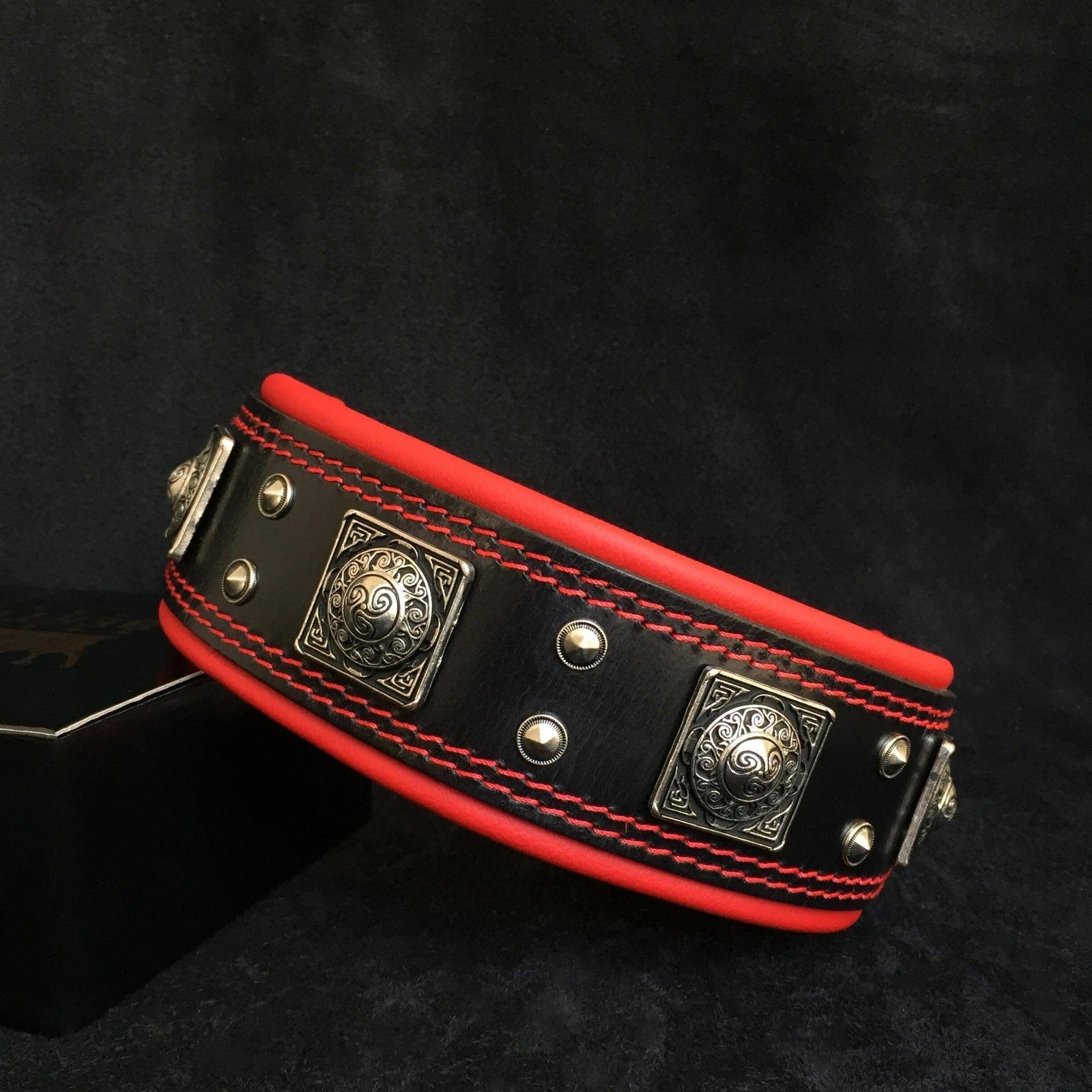 the-eros-collar-25-inch-wide-black-red-821538.jpg The "Eros" collar 2.5 inch wide black & red - Image 1