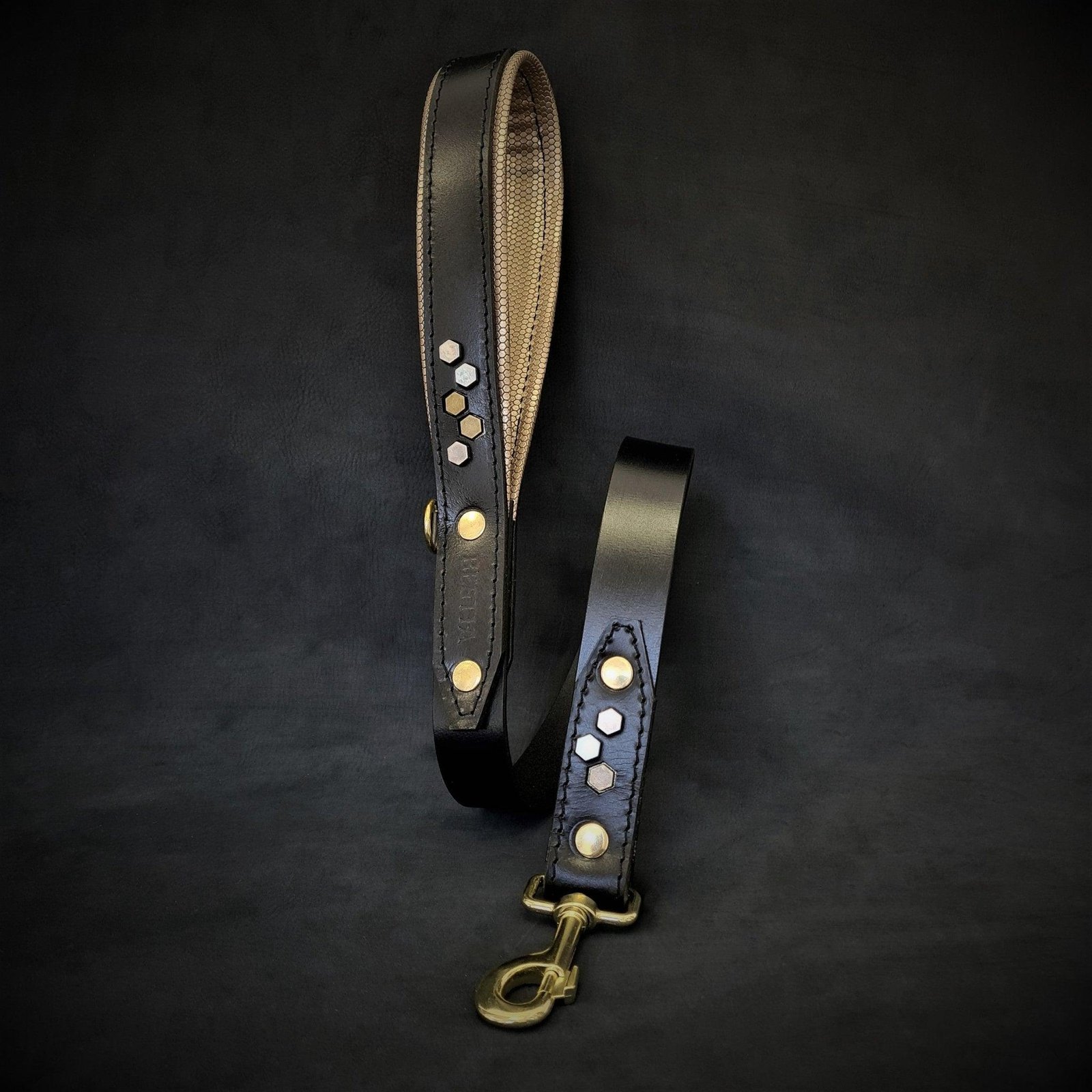 the-iron-man-leash-610425.jpg The "Iron Man" Leash - Image 1